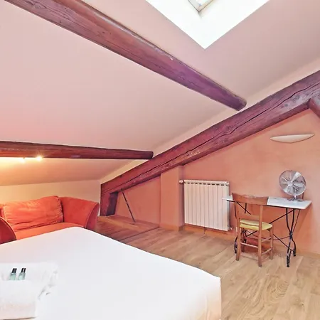 Le Guerin - Parking Et Centre * Nîmes