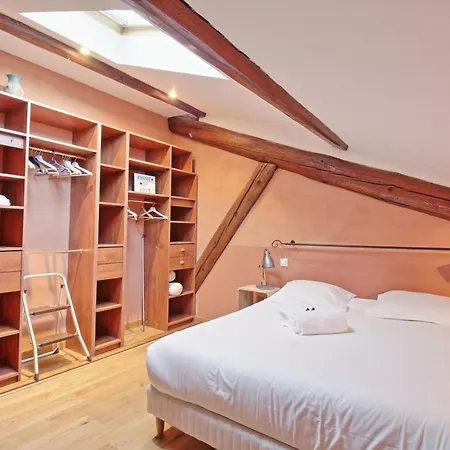 Le Guerin - Parking Et Centre * Nîmes