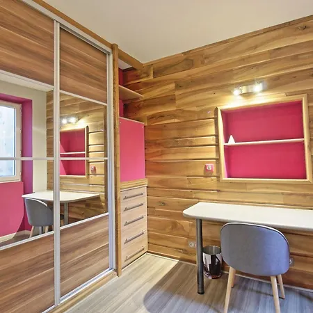 Le Guerin - Parking Et Centre * Nîmes