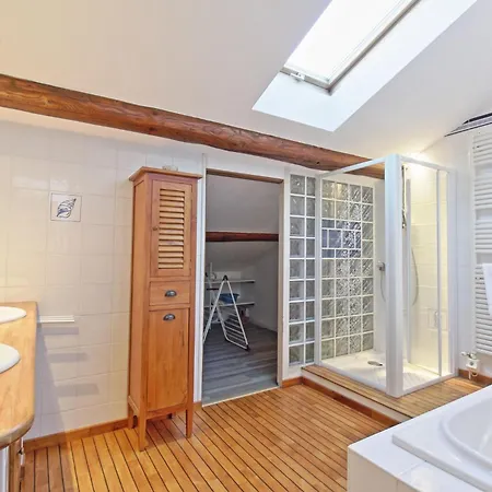 Le Guerin - Parking Et Centre Apartamento *