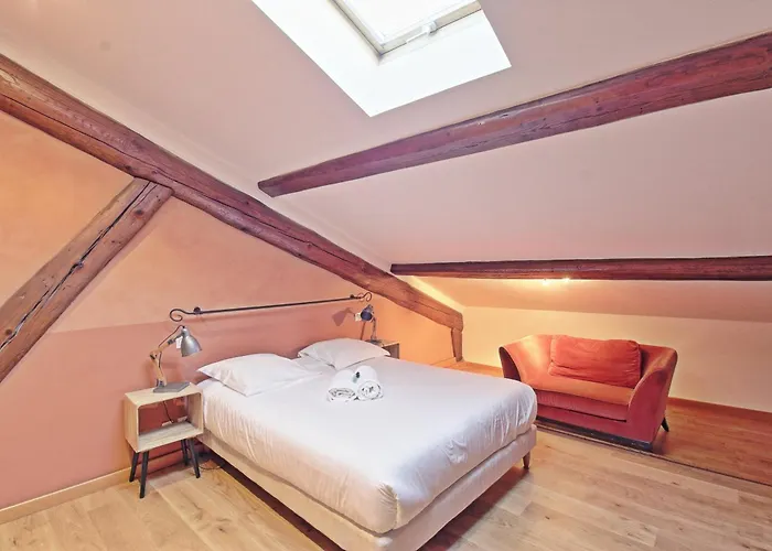 Le Guerin - Parking Et Centre Nîmes