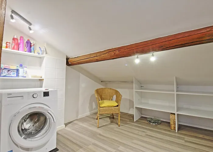 Le Guerin - Parking Et Centre