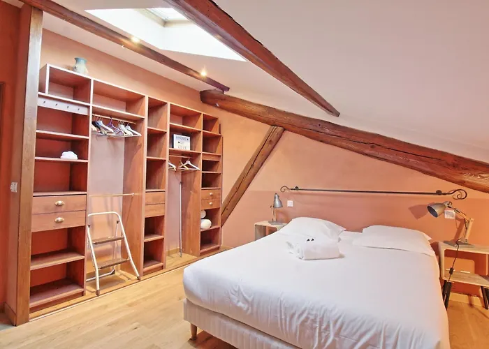 Le Guerin - Parking Et Centre * ニーム