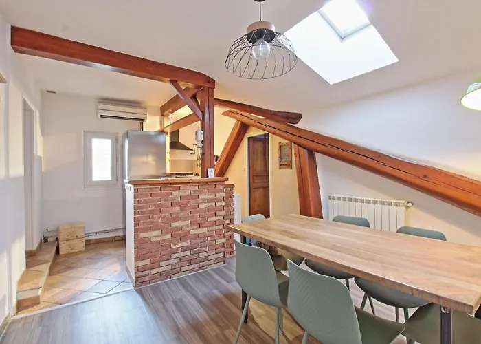 Le Guerin - Parking Et Centre *