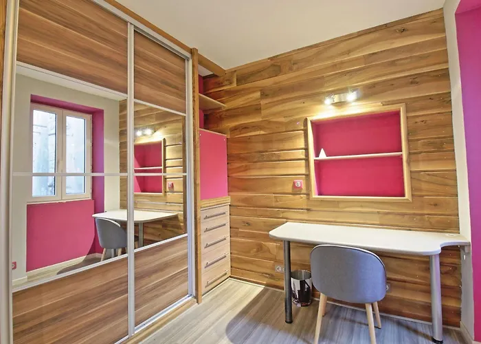 Le Guerin - Parking Et Centre * Nîmes