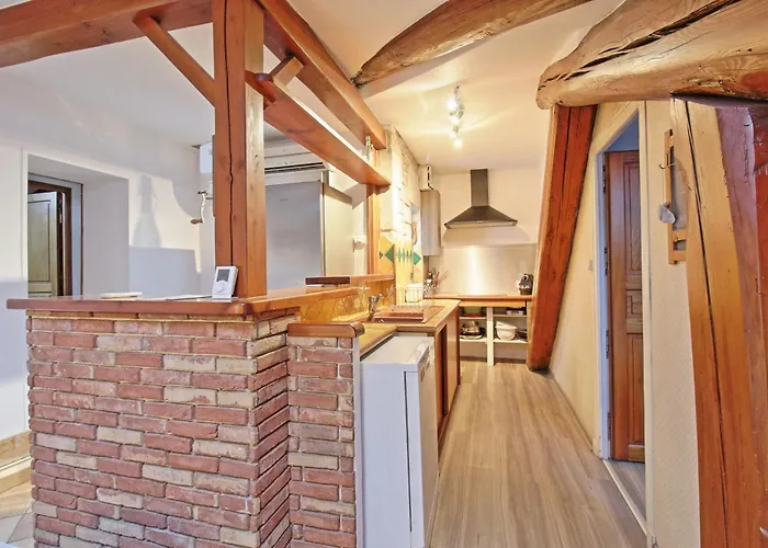 Le Guerin - Parking Et Centre ニーム